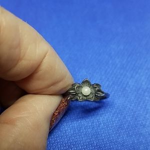 James Avery sterling ring with pearl size 5.5